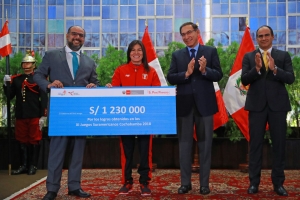 Martín Vizcarra reconoce a medallistas de Juegos Odesur 2018