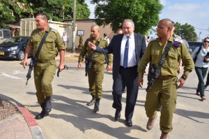 Ministro de Defensa de Israel: “Si los sistemas de misiles rusos en Siria nos atacan, los destruiremos”